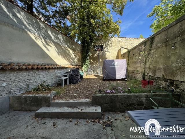 A louer à COGNAC Quartier Jardin Public Maison de ville avec jardin 5 pièces 98m2