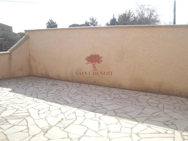 A louer à ANIANE 34150 appartement 3 pièces avec grande TERRASSE