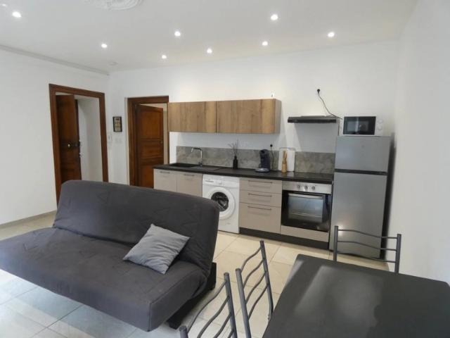 À louer à Alès grand appartement type 2 meublé