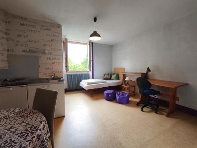 À LOUER à BESANCON rue Fontaine Ecu, studio T1 Meublé de 16