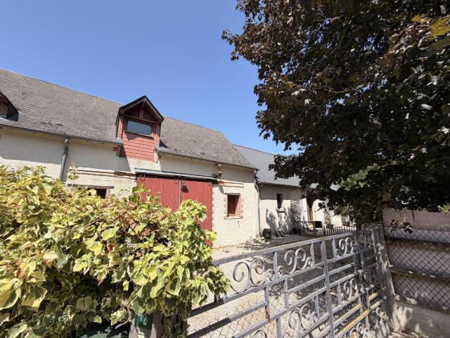 A LOUER: Maison T4 de 110 m2 env. avec 3 chambres • Savonnières