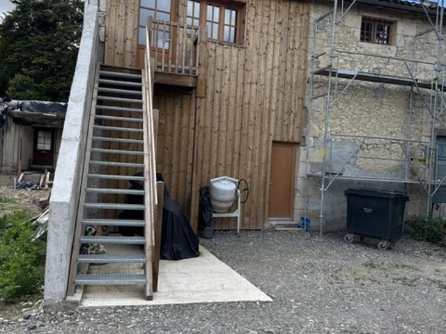 À louer à Lectoure 32700, beau T2 meublé entièrement rénové, situé à l'étage d'un petit immeuble collectif b