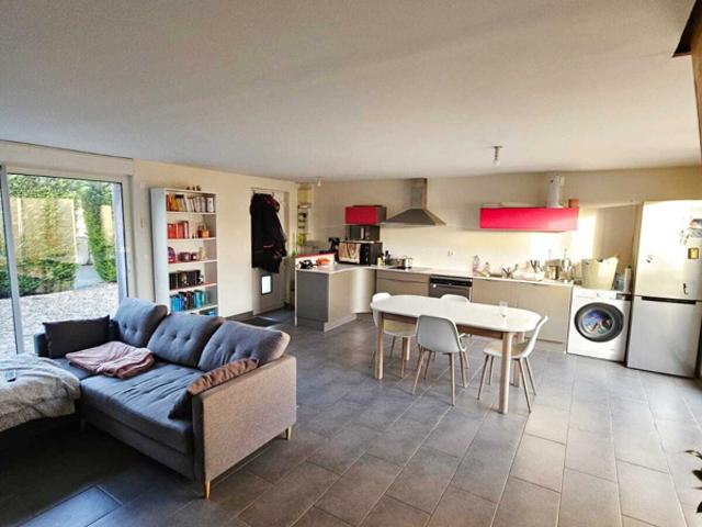A louer à MERPINS Maison 3 pièces 75m2 Patio, cour e