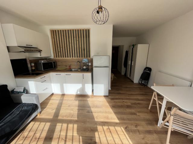 A LOUER A SAINT SEBASTIEN SUR LOIRE APPARTEMENT TYPE T1 BIS REFAIT A NEUF
