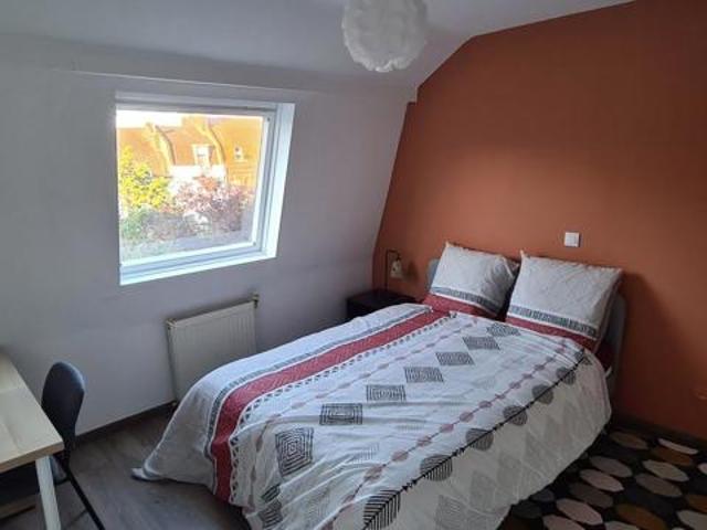A louer à Roubaix, chambre meublée de 10.5m2 en colocation
