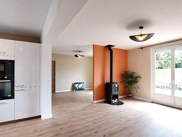 À louer – à Tarbes Villa T4 rénovée avec jardin, terrasse, GARAGE, climatisation réversible et poêle à bois