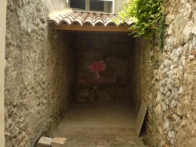 A louer, Aniane, belle maison de village 5 pièces avec grande remise et courette