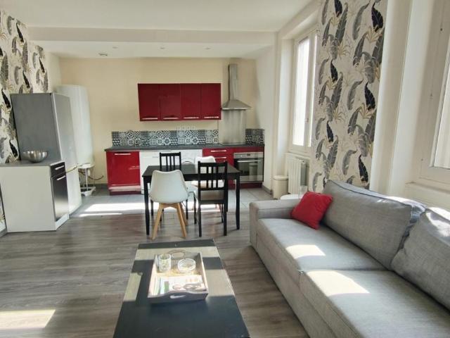 À louer – Appartement meublé 4 chambres – Rue Étienne Boisson