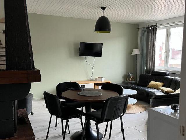 A LOUER APPARTEMENT MEUBLE DEUX CHAMBRES PROCHE CENTRE VILLE