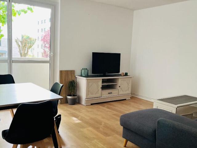 A LOUER APPARTEMENT MEUBLE DEUX CHAMBRES 02100 ST QUENTIN