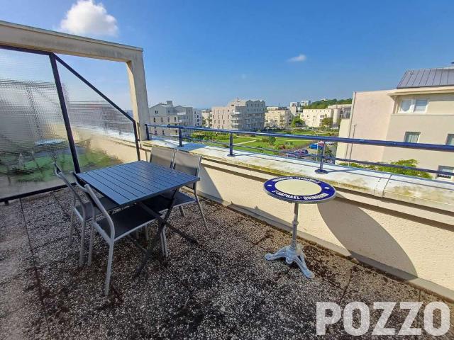 A LOUER: APPARTEMENT MEUBLE DUPLEX T2 PARKING TERRASSE AVENUE JEAN MONNET CAEN