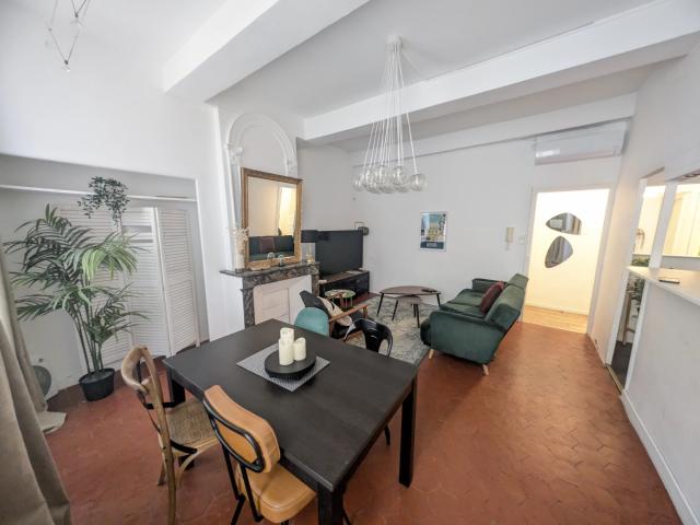 A LOUER APPARTEMENT MEUBLE EN COEUR DE VILLE