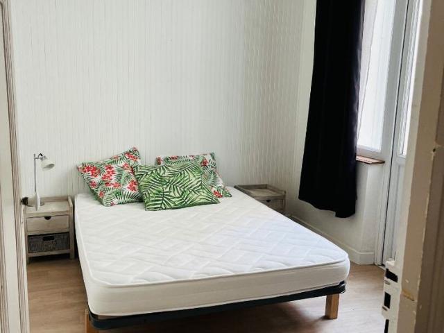 A LOUER APPARTEMENT MEUBLE EN PLEIN CENTRE VILLE DE ST QUENTIN 02100