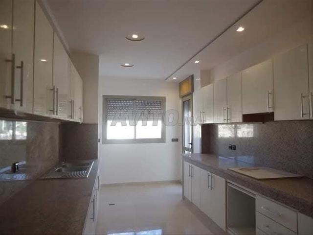 À louer appartement av Moulay Youssef 3 chambres