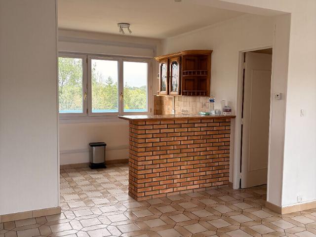 A LOUER APPARTEMENT DEUX CHAMBRES A HARLY 02100