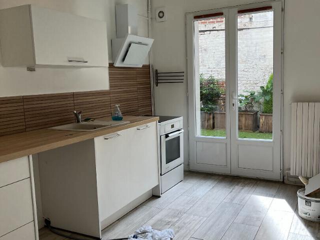 A LOUER APPARTEMENT EN RDC PROCHE CENTRE VILLE DE ST QUENTIN 02100