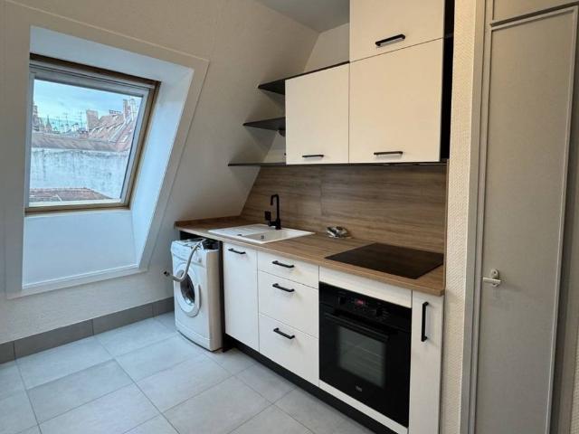 A LOUER ! Appartement entièrement rénové avec terrasse vue sur la Cathédrale de Strasbourg à proximité de la Place Broglie