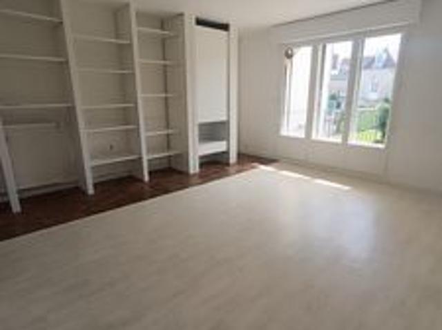 À louer / Appartement F4 / BESANCON PROCHE GARE VIOTTE 35 rue du Chasnot