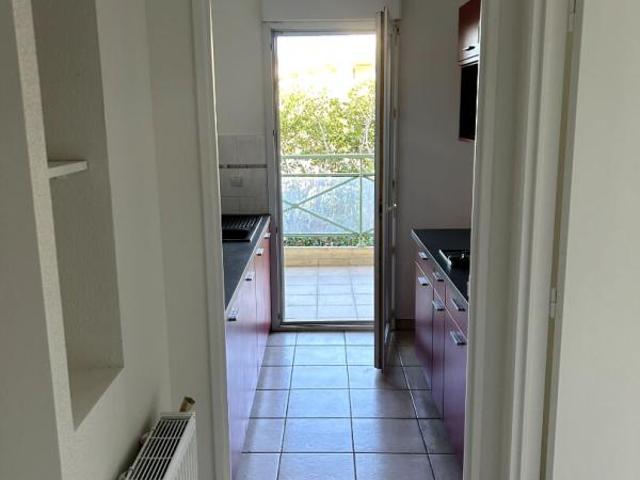 À louer, Appartement F2 avec garage et cave dans résidence proche de toutes commodités