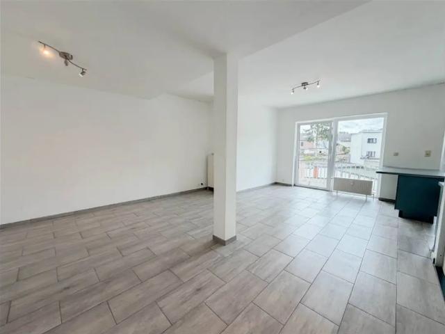 à louer Appartement Fontaine l'Évêque Grand Rue