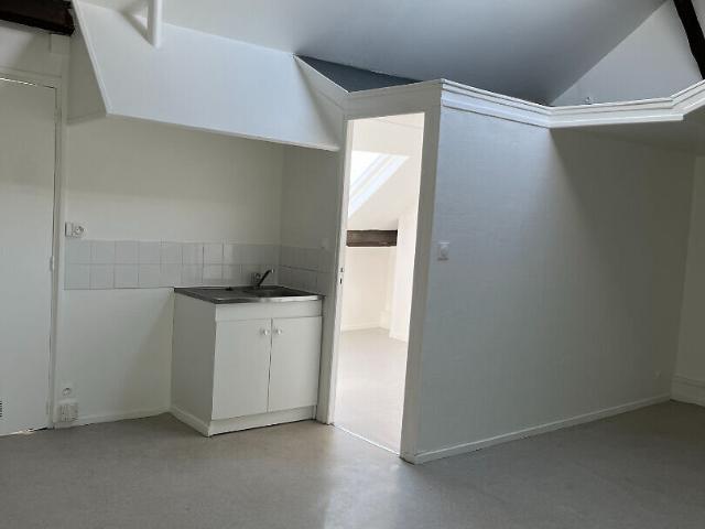 A LOUER APPARTEMENT PROCHE CENTRE VILLE DE ST QUENTIN 02100