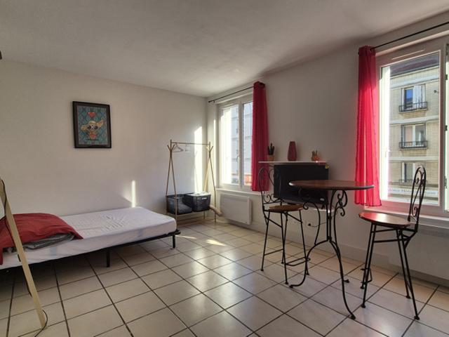 A LOUER, appartement Studio meublé, centre ville entièrement