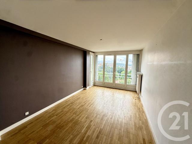 À LOUER Appartement T4 au 7 étage avec ascenseur Secteur Montplaisir.