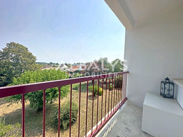 À LOUER Appartement T4 de 75 m2 avec balcon, loggia et parking Disponible immédiatement