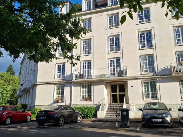 À LOUER Appartement T5 refait à neuf • Réf. GI FG G0768 Location 37
