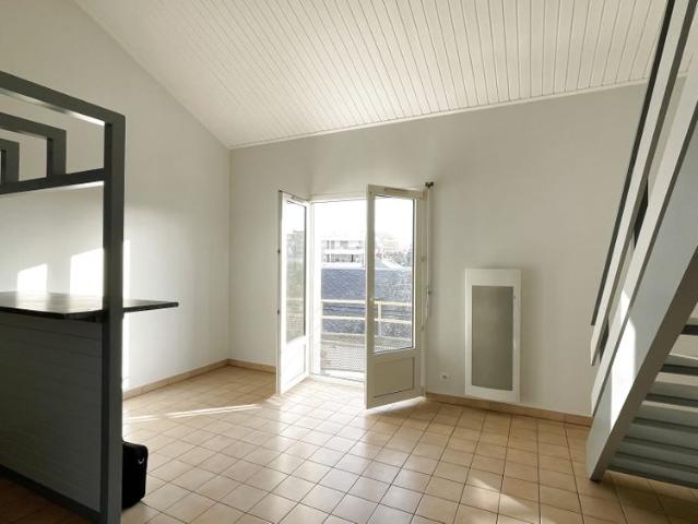 A LOUER APPARTEMENT T1 DUPLEX PROXIMITE PENTAGONE LA ROCHE SUR YON