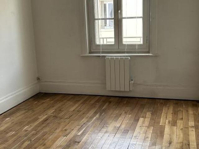 A LOUER Appartement T1 de 33 m² Impasse Berchet LYON 8