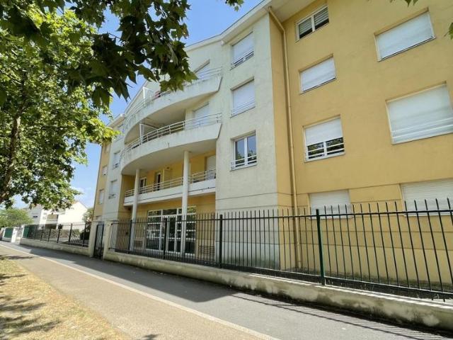 A LOUER APPARTEMENT T1 SAINT SEBASTIEN SUR LOIRE Martellière CAVE ET GARAGE