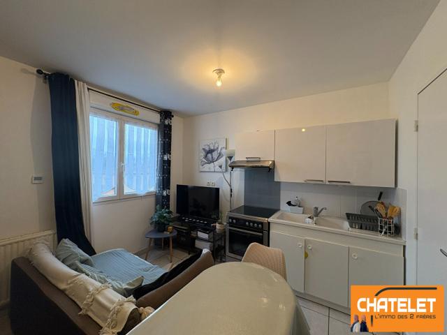 A louer appartement T2 non meublé 32.06 m2 avec cave et place de parking dans immeuble récent et sécurisé PERONNAS