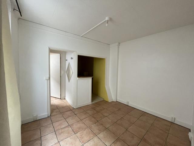 À LOUER Appartement T2 à Milly la Forêt, proche des Halles et des commerces