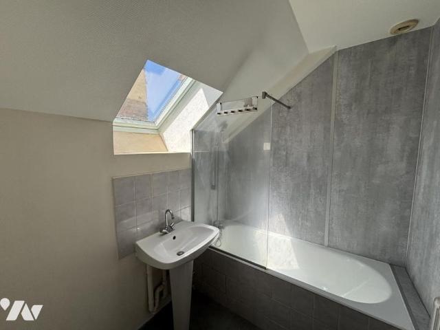 A LOUER APPARTEMENT T2 LAVAL RIVE GAUCHE