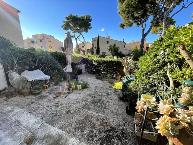 A LOUER Appartement T2 Sausset les pins, résidence sécurisée, sur la corniche  un jardinet, une terrasse et une place privative
