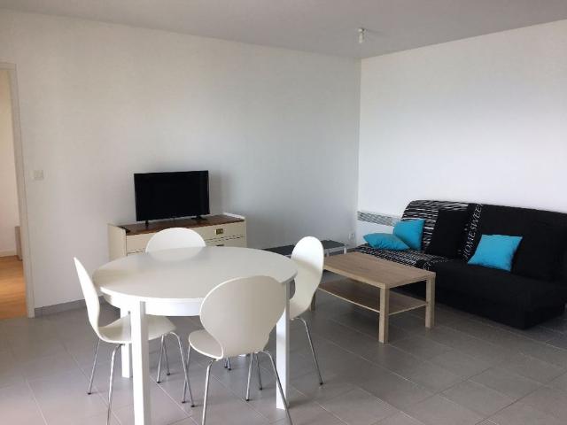 A LOUER APPARTEMENT T3 Meubl� VUE MER DONVILLE