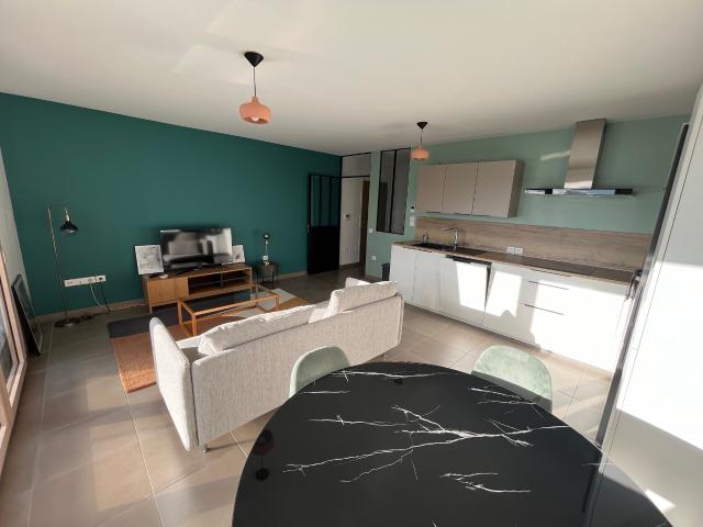 A LOUER APPARTEMENT T3 MEUBLE 69007 LYON