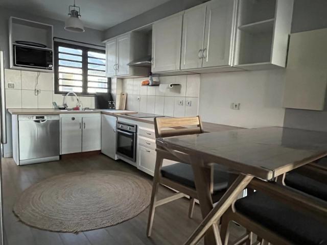 A LOUER APPARTEMENT T3 MEUBLÉ DERNIER ÉTAGE À DOMENJOD 97490