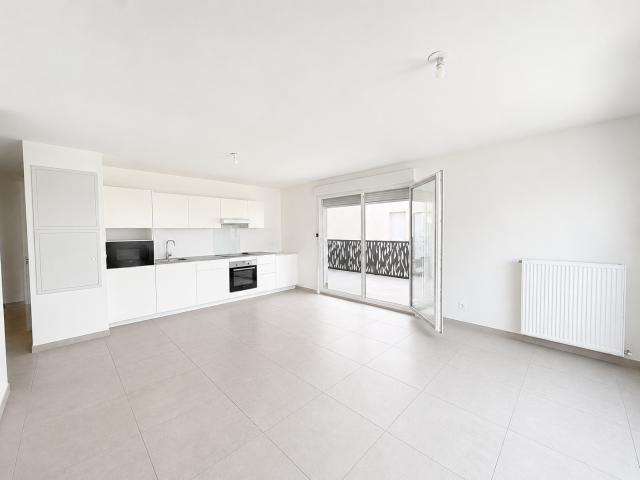 A LOUER Appartement T3 centre de Saint Laurent de Mure