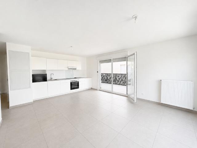 A LOUER Appartement T3 centre de Saint Laurent de Mure Saint Laurent de Mure 69720 Le bien en vidéo