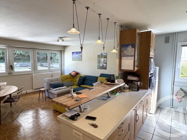 À louer Appartement T3 de 70 m² Secteur La Vivaraise Situé dans le.