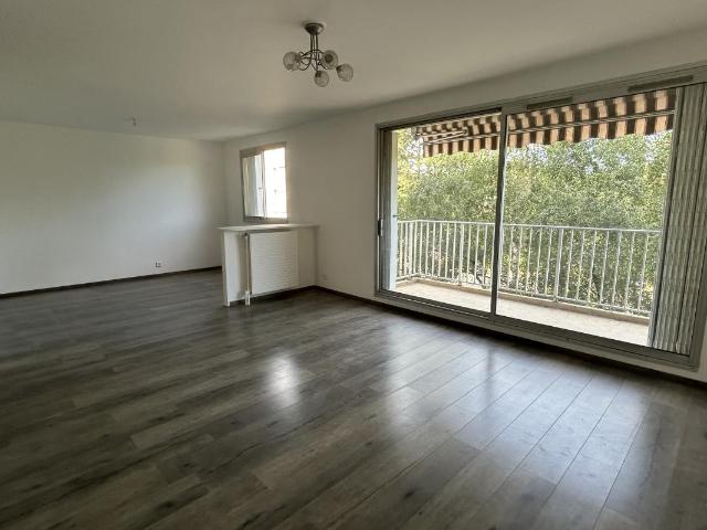 A LOUER Appartement T3 de 83m² avec balcon, cave et parking Allée des Fleurs OULLINS