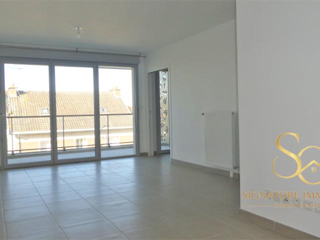 À LOUER Appartement T3 lumineux avec 2 grands balcons, parking et garage Tinqueux