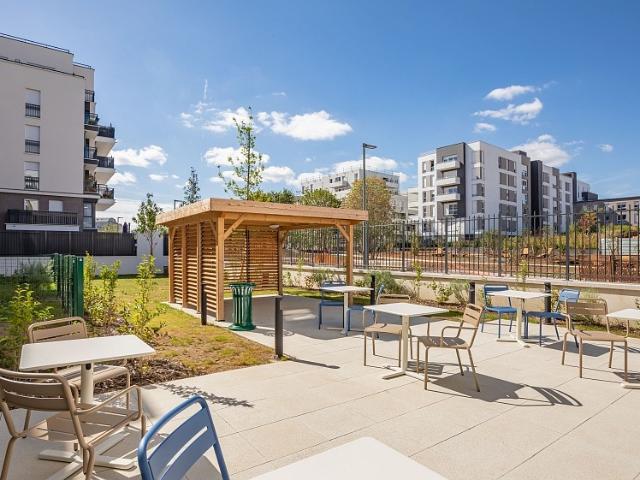 A LOUER Appartement T3, 61.4m2, 1 409€CC dans résidence senior à Noisy Le Grand