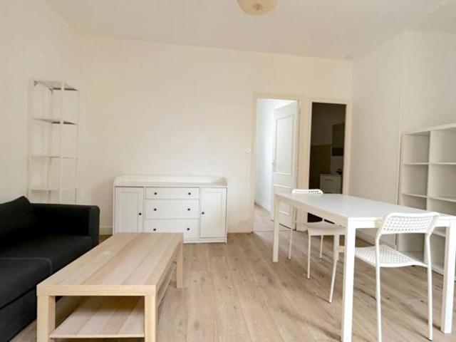 A LOUER APPARTEMENT 2 PIECES MEUBLES BORDEAUX QUARTIER VICTOIRE CAPUCINS