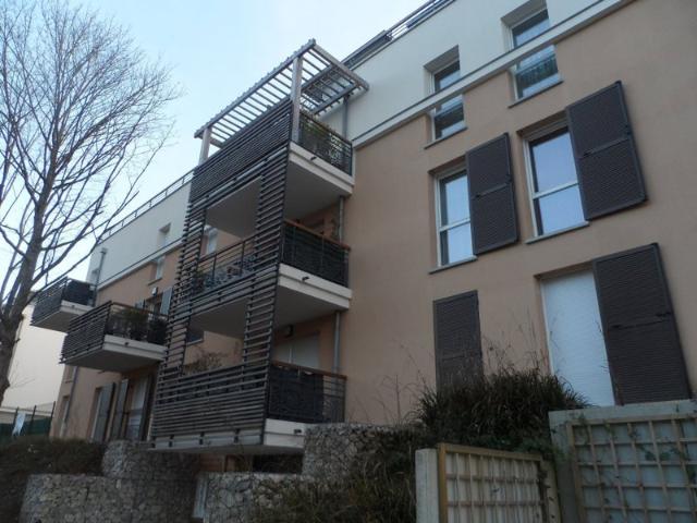 À LOUER Appartement 2 pièces avec balcon et parking Bi