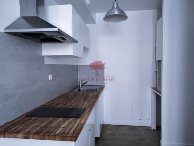 A LOUER APPARTEMENT 2 PIECES EN REZ DE CHAUSSEE CENTRE VILLAGE