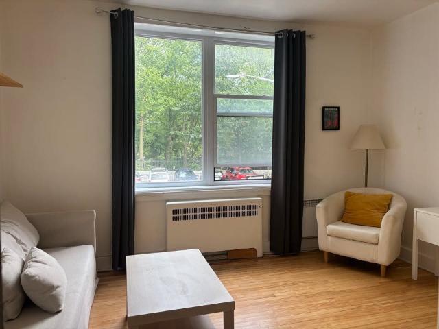À LOUER: Appartement 3 1/2 Meublé