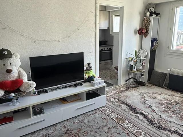 À louer appartement 3 pièces au 5ème
